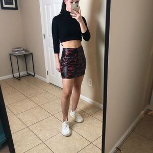 red and black camo mini skirt 29W ✨